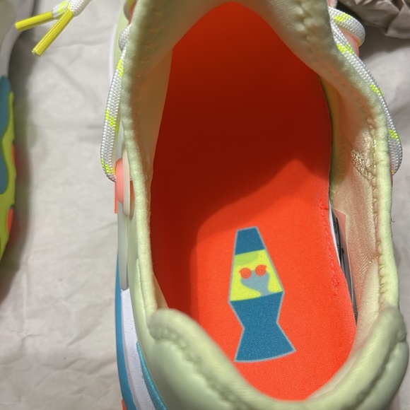 Nike React Presto Barely Volt - Picture 12 of 12